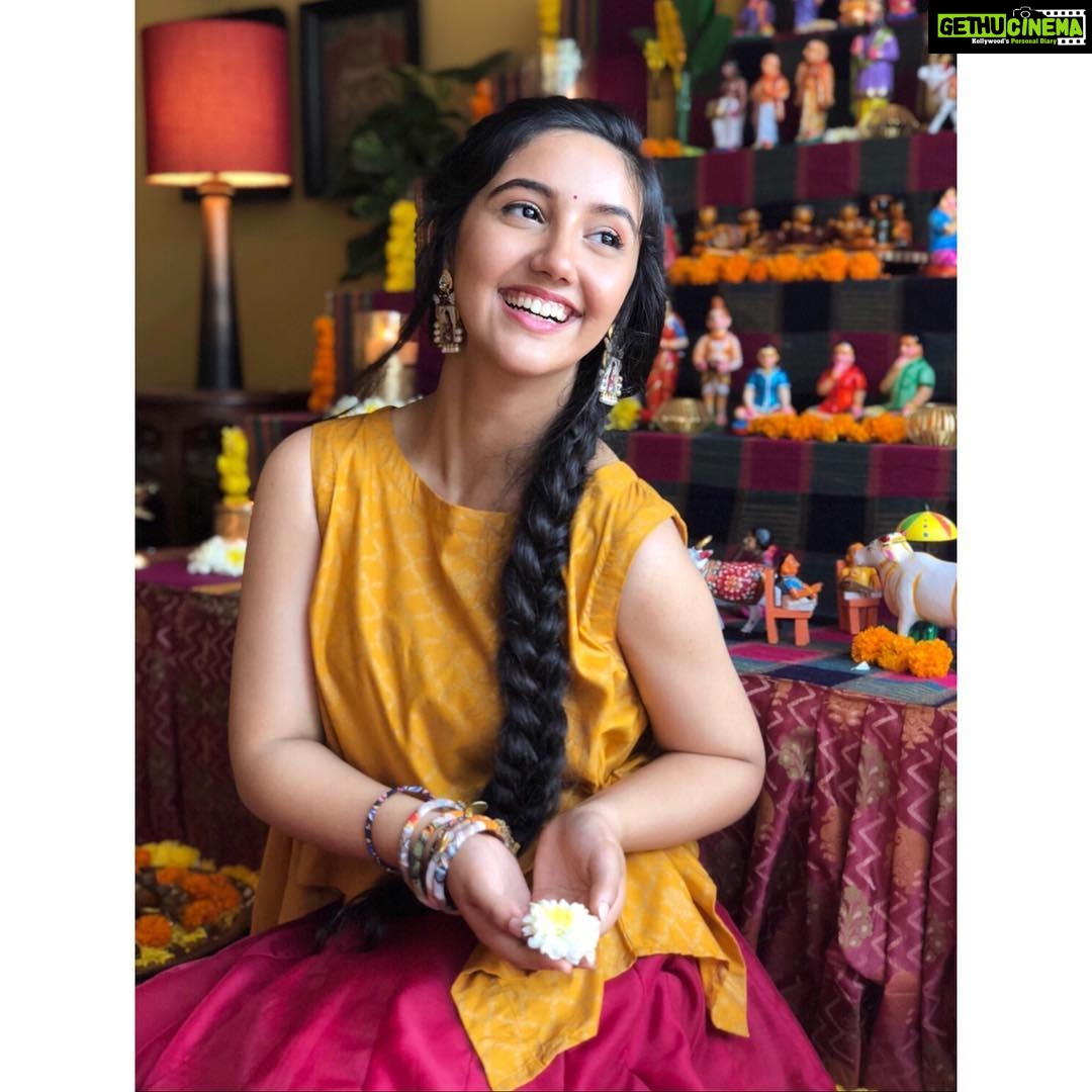 Ashnoor Kaur Instagram - Be like the flower who gives it’s fragrance even to the people who kill it!✨❤️ #ethnic #spreadlove #behappy #bepositive #smile #shootmode #adshoot#ethnicwear #ashnoorkaur #ootd #whatiwore #whatiworetoday #abouttoday #AshnoorStyleDiaries