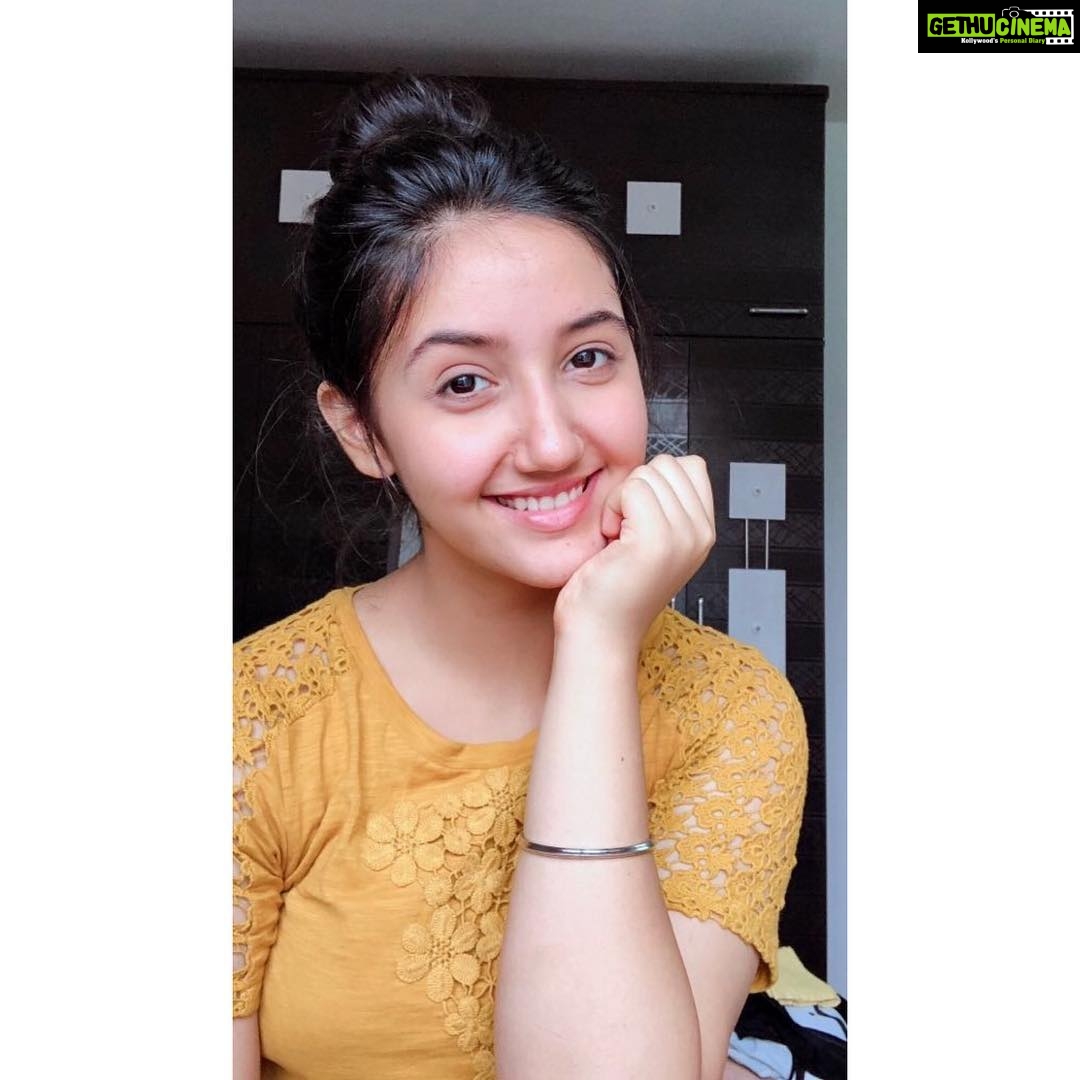 Ashnoor Kaur Instagram - The mandatory no makeup pictures!😉❤️ #ashnoorkaur #nomakeup