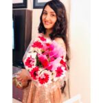 Ashnoor Kaur Instagram - Your soul is attracted to people, just like the way flowers are attracted to sun.. Surround yourself only with those who want to see you grow❤️ Do you like flowers? #ashnoorkaur #flowers #grow #yourselfFirst #throwback to @celebrityface #loveyourself