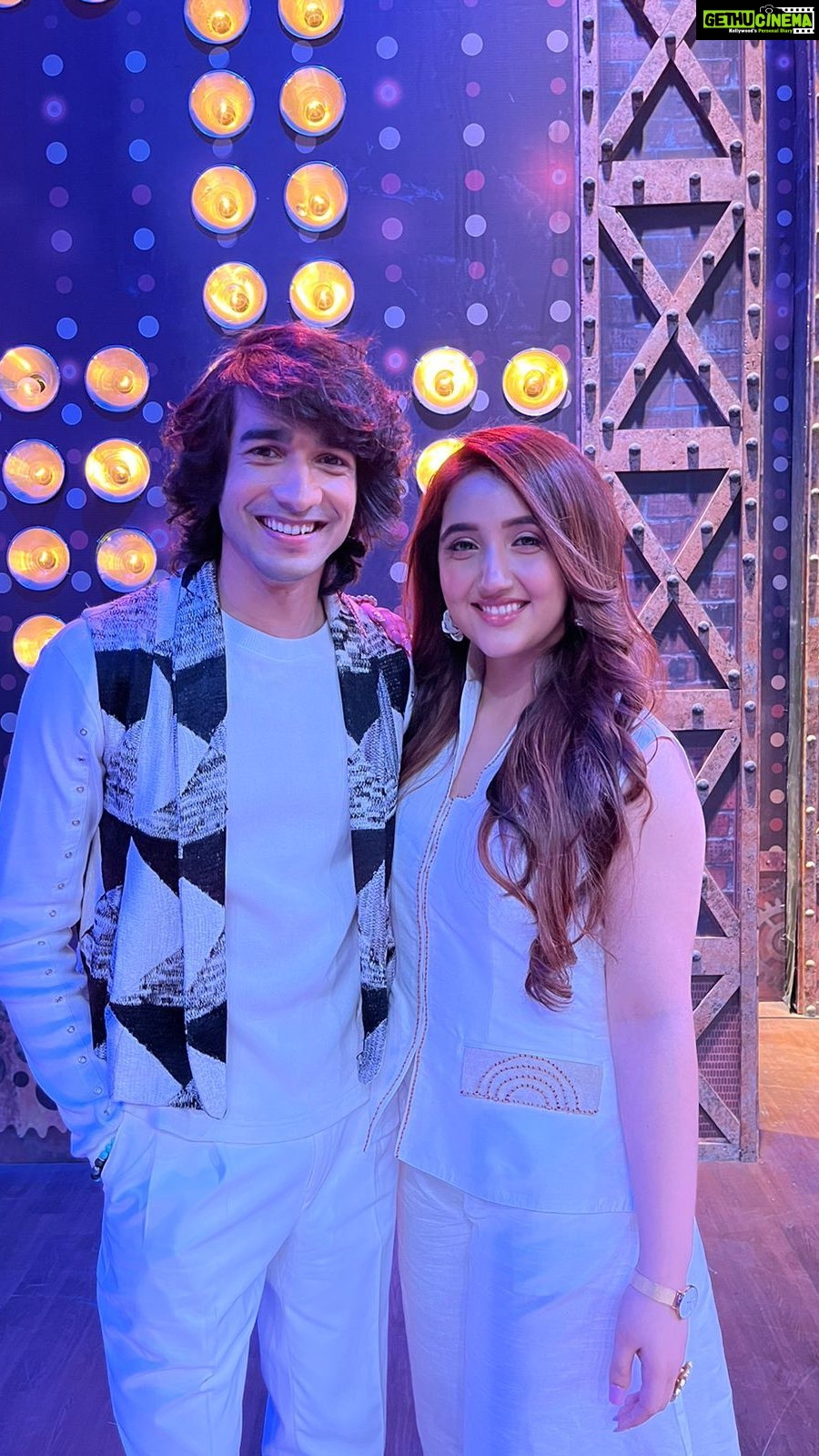 Ashnoor Kaur Instagram - Hum pahuche on #TheKhatraKhatraShow to talk about #TuttGaya π @stebinben @gourovdasgupta @kunwarjuneja @aditya_datt @colorstv @voot @bharti.laughterqueen @punitjpathakofficial @rubinadilaik @priyanksharmaaa @haarshlimbachiyaa30 @mubeensaudagar @saregama_official #Saregama #TuttGaya #NewSong