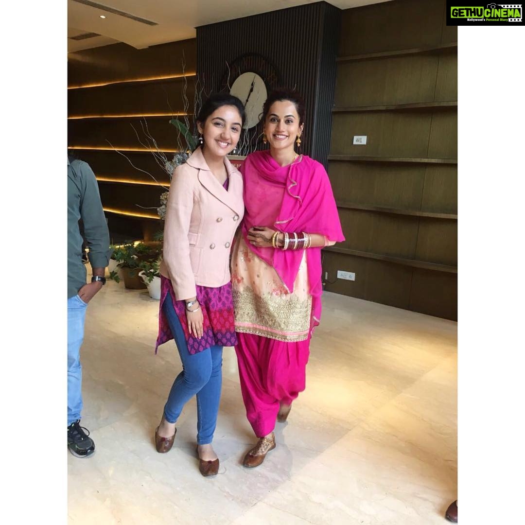 Ashnoor Kaur Instagram - Happy birthday Taapsee di! It was lovely working with you🤗 @taapsee enjoyy😘 #manmarziyaan releasing soon! 14th September, save the date!😉 #happyBirthday #taapseepannu #onscreensisters #ashnoorkaur