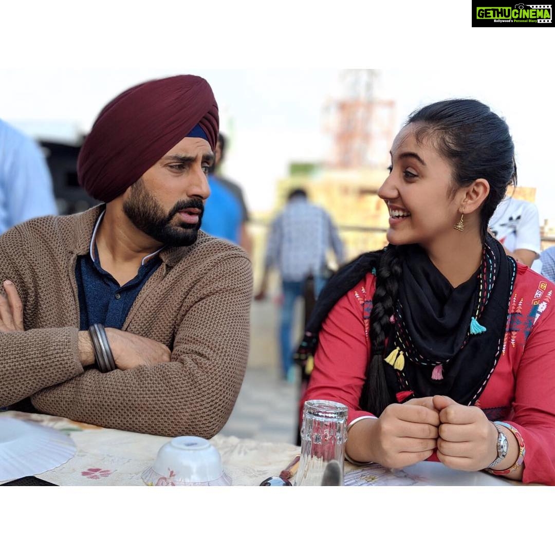 Ashnoor Kaur Instagram - Just #2MonthsToGo for #manmarziyaan , so here’s one offscreen candid for you all with @bachchan bhaiya🤗 You’re a really sweet person! It was lovely working with you, got to learn a lot!😊 Amritsar, Punjab