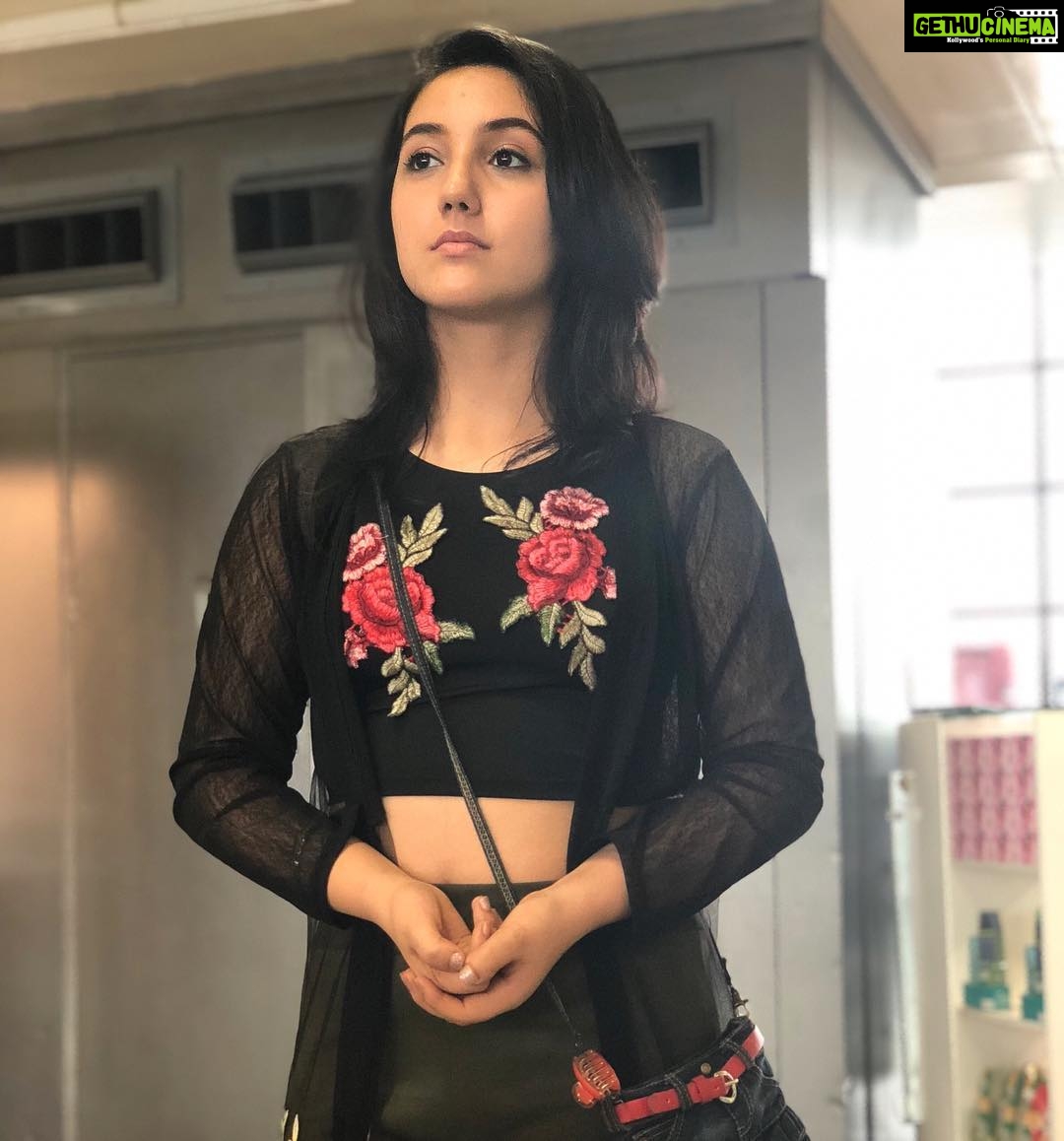Ashnoor Kaur Instagram - Work for a Cause, Not an Applause... Live life to Express, Not to Impress✨❤️ #weekendvibes #motivation #remindertoself #ashnoorkaur