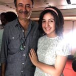 Ashnoor Kaur Instagram - Thank you for making me so comfortable on the sets of #Sanju .. Had a lovely time working with you sir! @hirani.rajkumar Lucky to make my first appearance on the big screen in your movie❤️ #YoungPriyaDutt #rajkumarHiraniSir #director #offscreen #ashnoorkaur #actorslife Have you watched #Sanju yet?