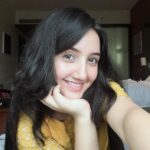 Ashnoor Kaur Instagram - Hey you, yes you, the one reading this, SMILE! Because you are beautiful🤗 #smile #bePositive #ashnoorkaur #nomakeup What is mostly the reason behind your smile? Let me know❤️