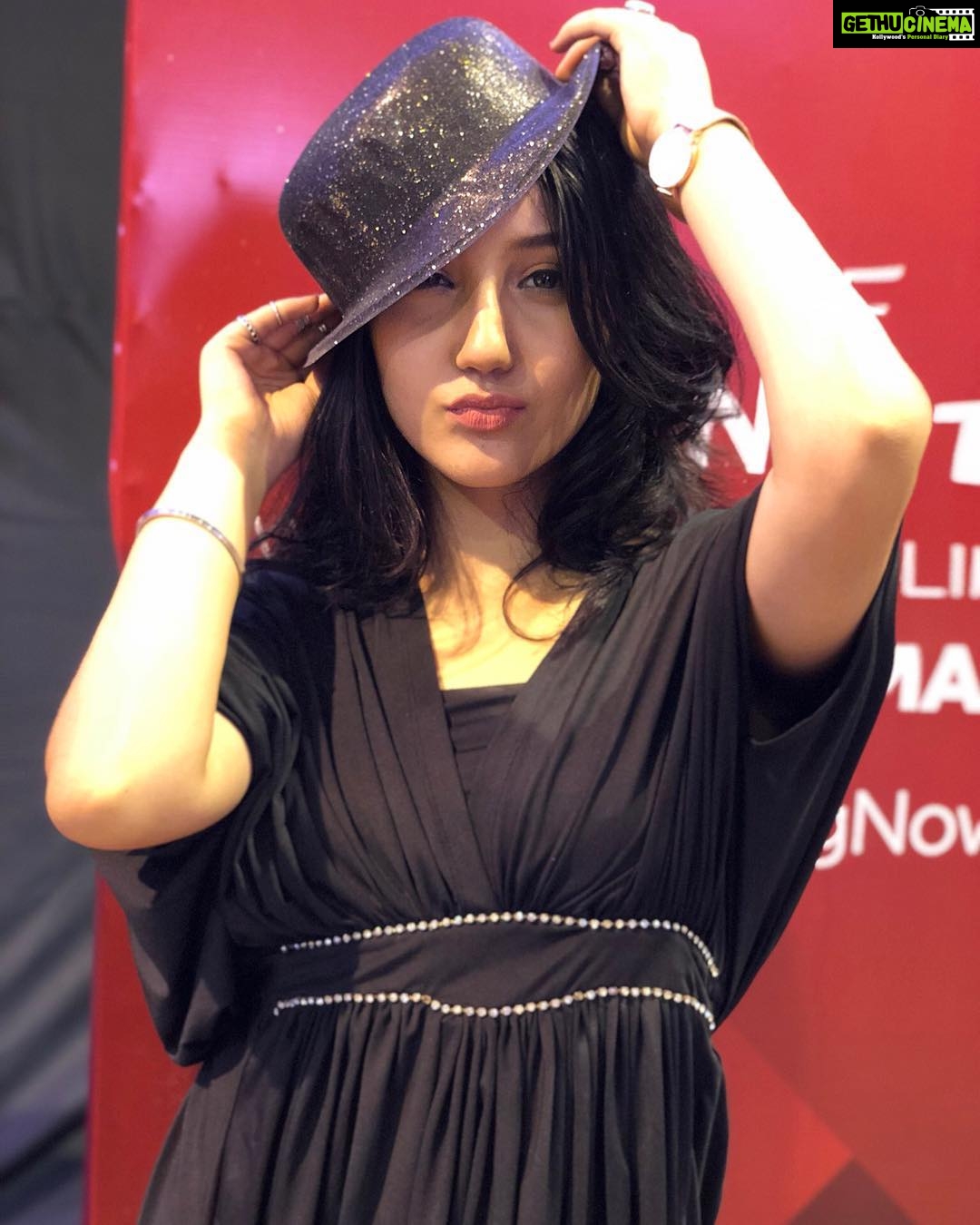 Ashnoor Kaur Instagram - Live you life, do your work, then take your hat😉 #ashnoorkaur #liferules