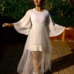 Ashnoor Kaur Instagram - Those who don’t believe in magic, will never find it✨💫 . . . Clicked by @gurmeetsingh0911 Wearing @ungoor_official Footwear @_mute_fashion_ #ashnoorkaur #believe #magic