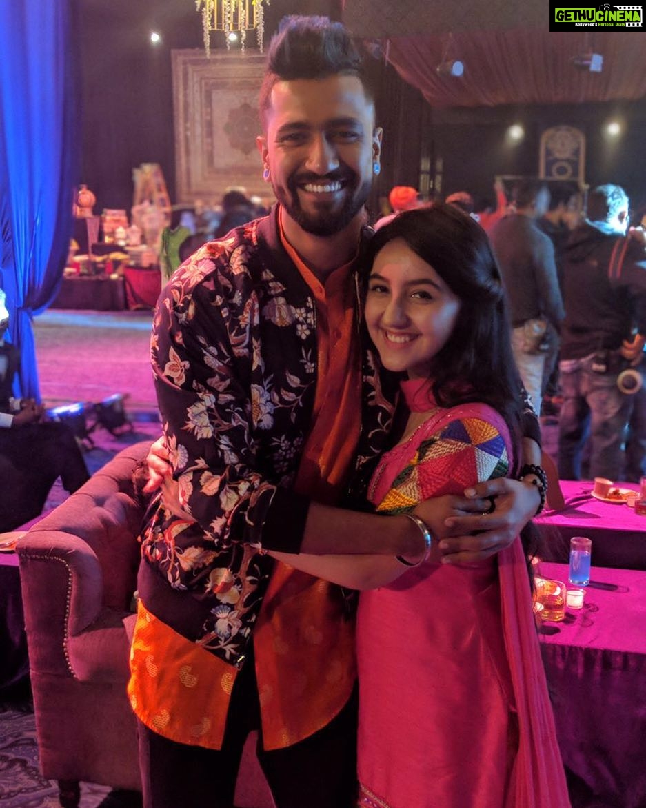 Ashnoor Kaur Instagram - A very happy birthday Vicky bhaiya🤗❤️ Lovveeddddd working with you! One of the sweetest person! Love you😘 And yes, you rocked it in Raazi! Now waiting for #Manmarziyaan yayyy😁 @vickykaushal09