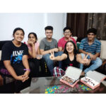 Ashnoor Kaur Instagram - #MidNightSurprises #loveMyFriends #ashnoorkaur #happyBirthdayToMe 😁😂❤️