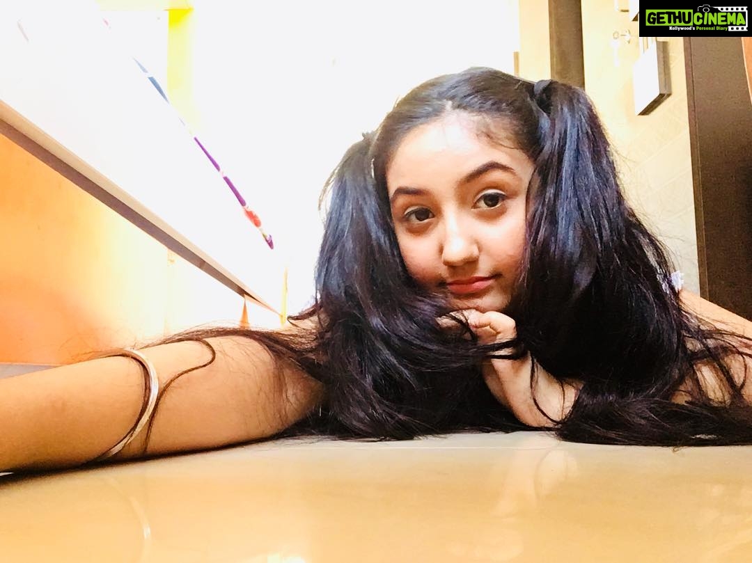 Ashnoor Kaur Instagram - When you realise there are three more days left for the weekend🙄😑 #ashnoorkaur #weekendlove #waitingForVacationsToStart