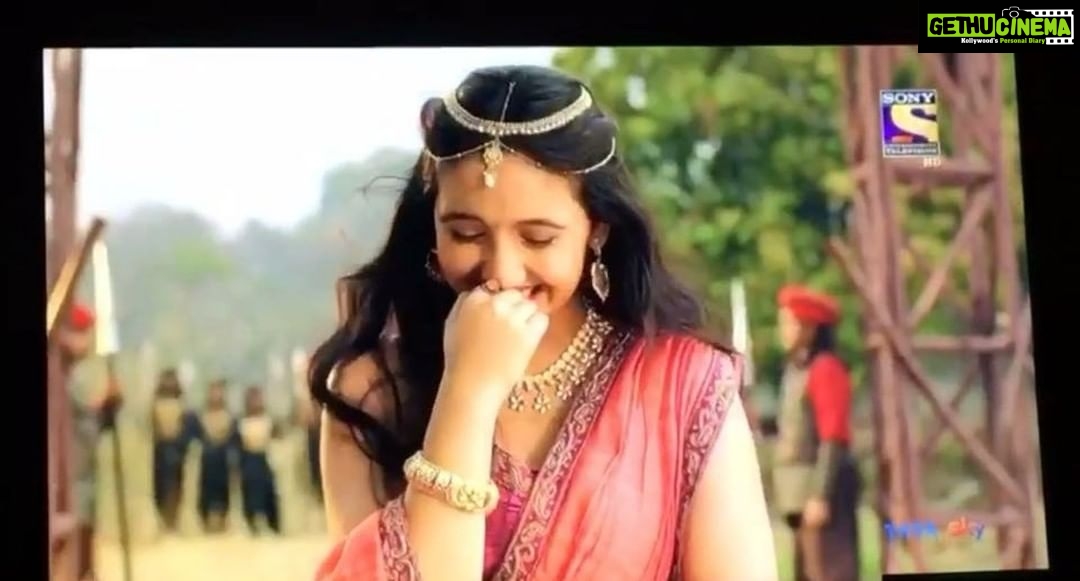 Ashnoor Kaur Instagram - Highlights from yesterday’s scene for those who missed it🤗 @sheezan9 when #Vilas and #Bhoj met for the first time! what do you think about the scene ? #prithvivallabh #newstorybegins #ashnoorkaur @writersgalaxyofficial Catch behind the scenes and the making in my story💕