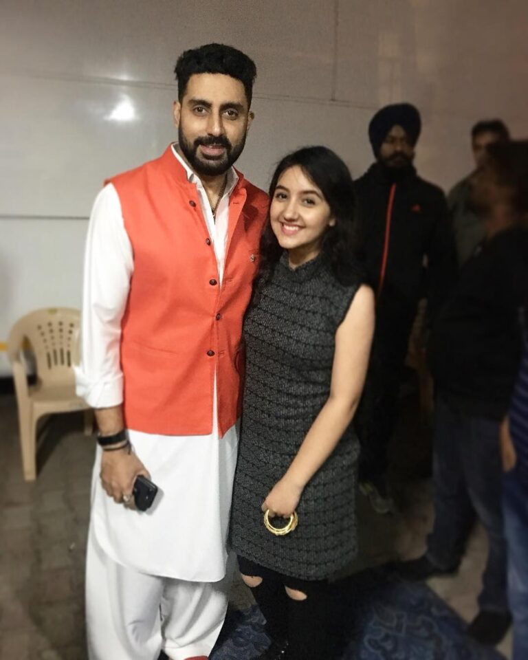 Ashnoor Kaur Instagram - Such a sweet and down to earth person❤️ it was lovely working with him, got to learn many things!😊 @bachchan #manmarziyan #afterpackup #ashnoorkaur #abhisheikbachchan #coactor Amritsar, Punjab