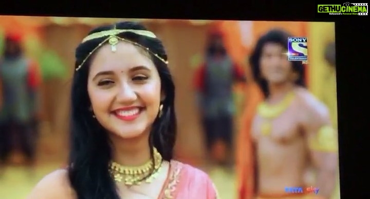 Ashnoor Kaur Instagram - Highlights from yesterday’s scene for those who missed it🤗 @sheezan9 when #Vilas and #Bhoj met for the first time! what do you think about the scene ? #prithvivallabh #newstorybegins #ashnoorkaur @writersgalaxyofficial Catch behind the scenes and the making in my story💕
