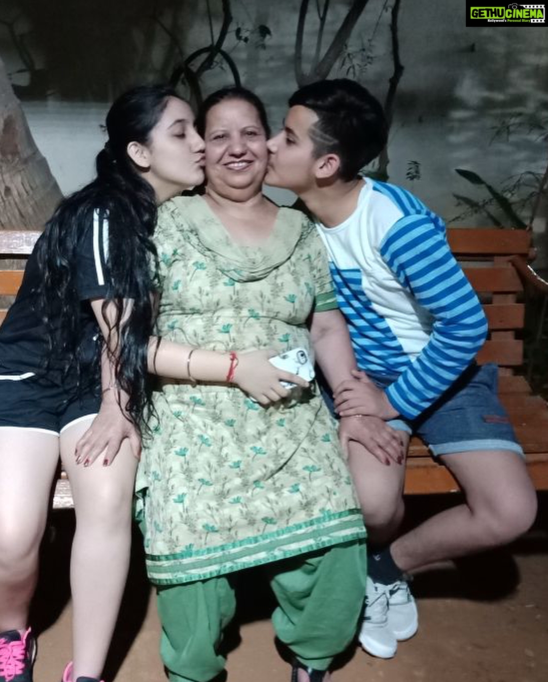 Ashnoor Kaur Instagram - And my Nani and cousin are finally here in Mumbai after so long!💕#FunTimeBegins! #ashnoorkaur #mumbai #myfavorite #fun #family Aamchi Mumbai