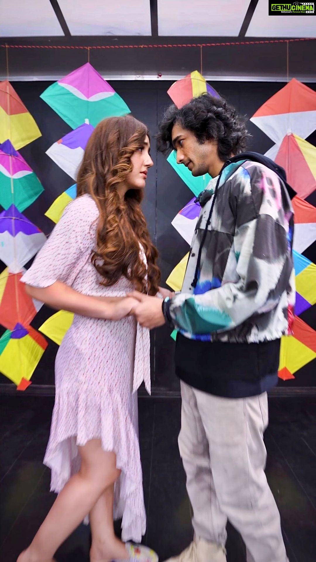 Ashnoor Kaur Instagram - Presenting the hookstep for #TuttGaya ✨🤍 Do make your reels dancing on these beats and don’t forget to use the #TuttGaya and tag us ( @ashnoorkaur @shantanu.maheshwari & @saregama_official ) because we will be checking them out and REPOSTING THE BEST ONES ON OUR STORIES🤍 Let’s get this trending guyssss…