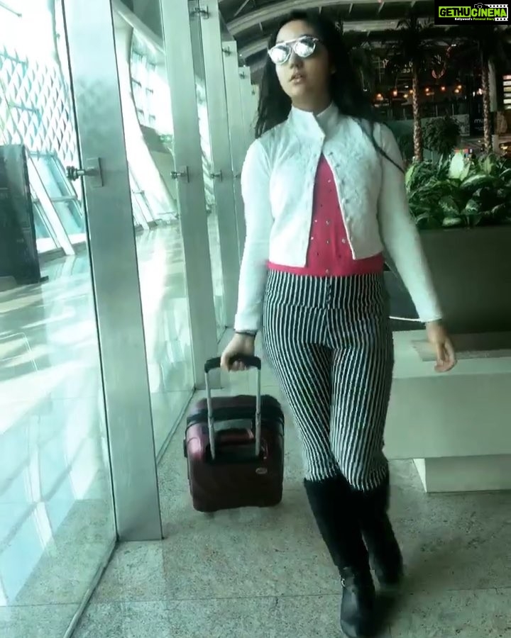 Ashnoor Kaur Instagram - #MyAirportLook #OffTo? Can you guess? #AshnoorStyleDiaries