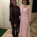 Ashnoor Kaur Instagram - It was lovely meeting her, such a beautiful person inside out!😊 #GeetaFromDangal #PreviewOfCoco #ashnoorkaur