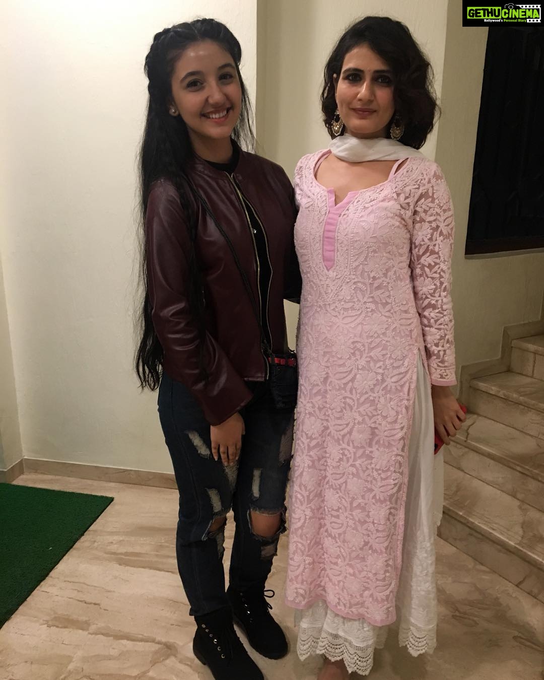 Ashnoor Kaur Instagram - It was lovely meeting her, such a beautiful person inside out!😊 #GeetaFromDangal #PreviewOfCoco #ashnoorkaur