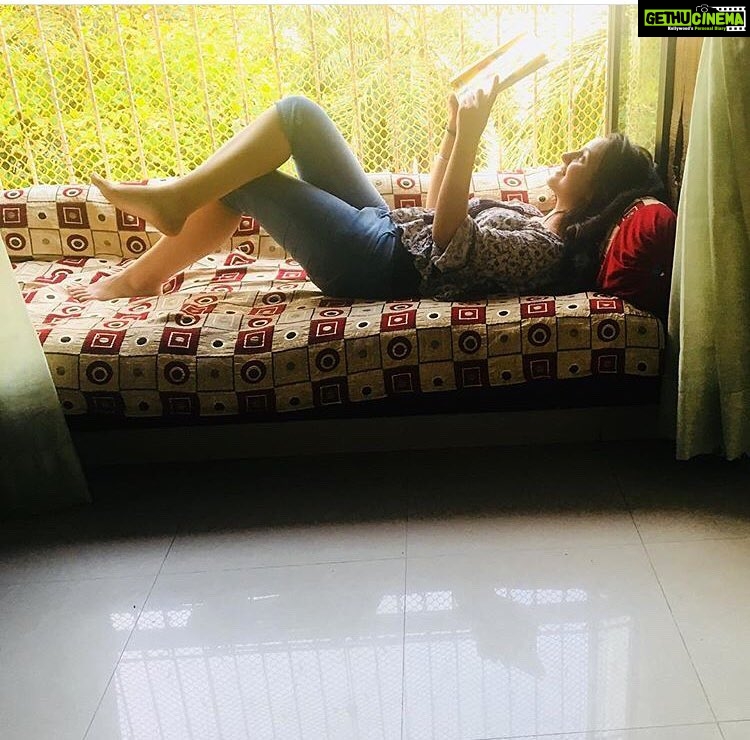 Ashnoor Kaur Instagram - A normal person lives just once, but a reader lives as many times as she reads๐๐ #ashnoorkaur #mythoughts #reader