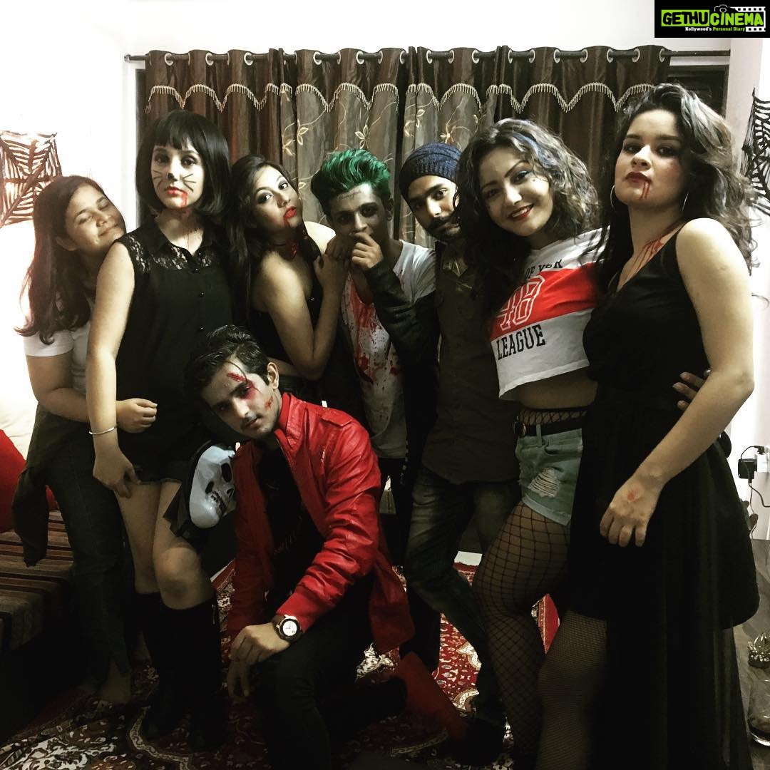 Ashnoor Kaur Instagram - Halloween party with my lovely squadddd🔥