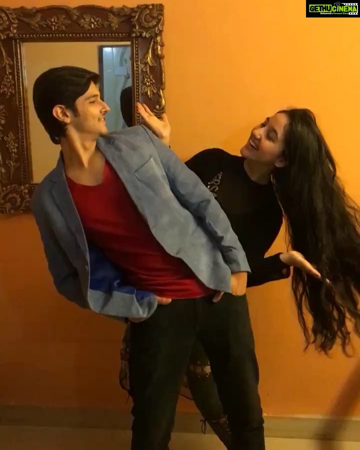 Ashnoor Kaur Instagram - A very happy bhai dooj everyone! 😊
