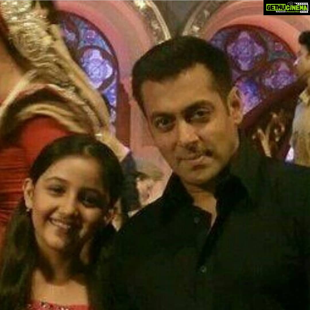 Ashnoor Kaur Instagram - A very happy birthday to one of the most humble and genuine person, none other than @beingsalmankhan ... it was always lovely working with you😘❤