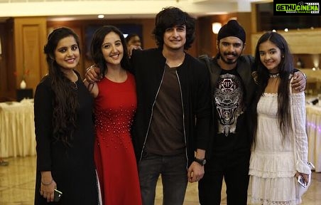 Ashnoor Kaur Instagram - #throwback To Prabhjyot’s birthday bash!🎊❤️🔥