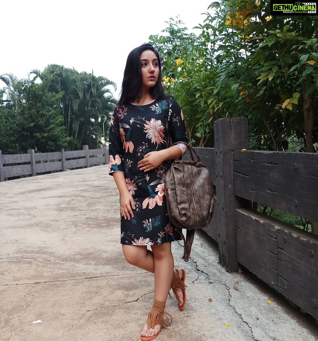 Ashnoor Kaur Instagram - Today the weather in Mumbai was awesome! So a walk with nature was a must❤ Who all went to spend time with nature today? Dress and footwear by @misfitinvogue Backpack cum handbag by @bagstopia.bags #ashnoorkaur