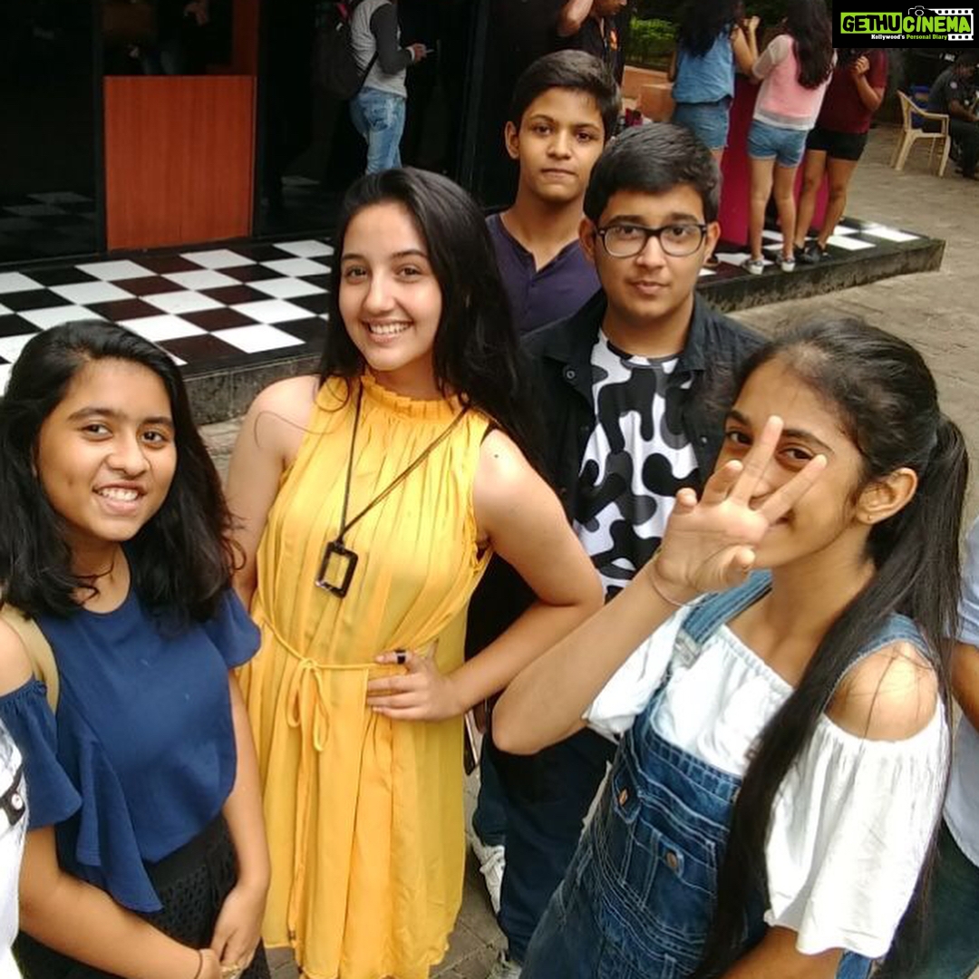 Ashnoor Kaur Instagram - Had a lovely time with my friends❤️ #instarbucks #funwithfriends #streetsnaps Dress and pouch by @_mad_over_accessories #ashnoorkaur Starbucks