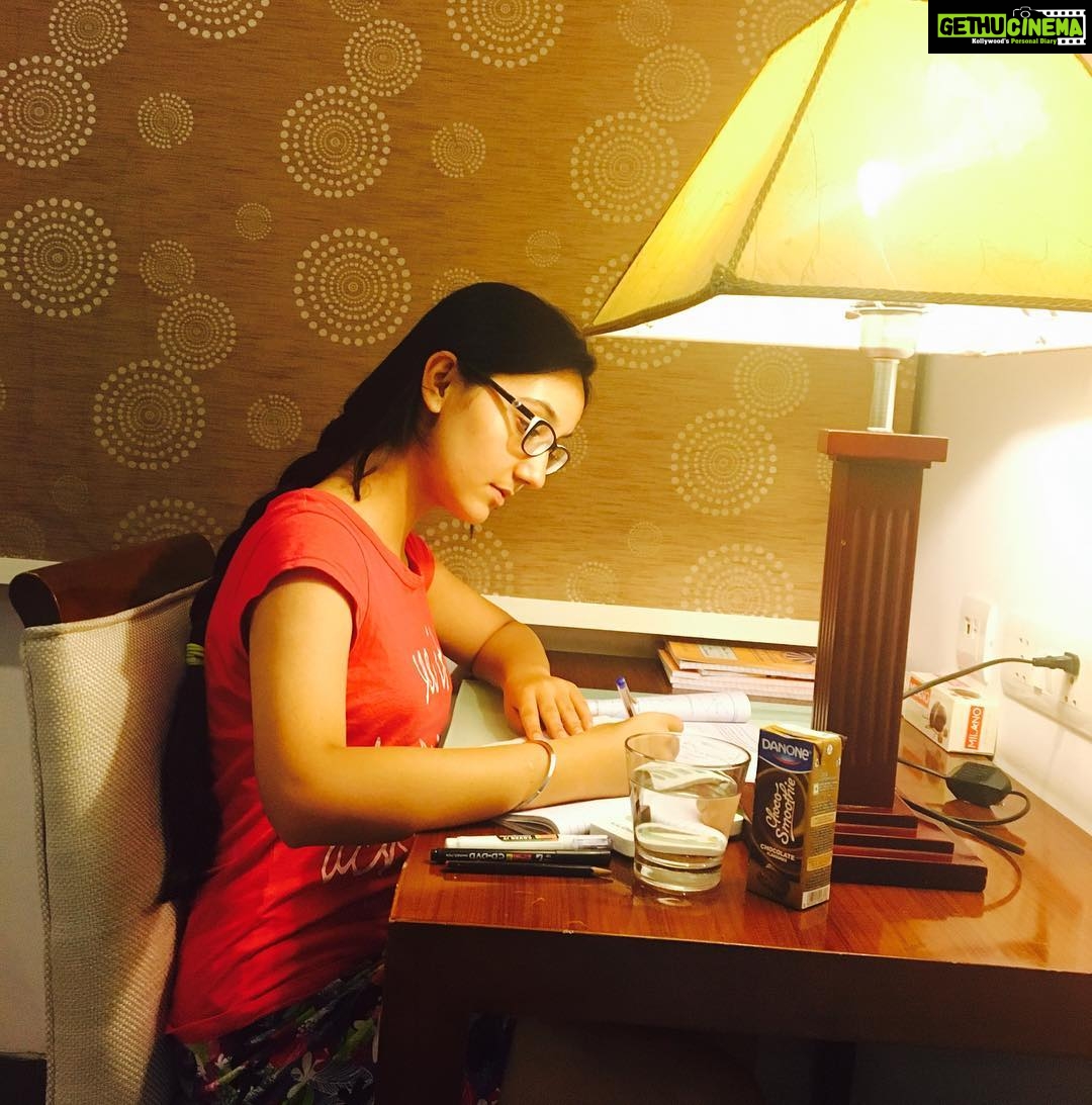 Ashnoor Kaur Instagram - When people how do u manage ur studies while shooting.. so this is how☺️ Let's get serious exams on head💯 #9th #letsdoit #ashnoor #ashnoorkaur jubliee hills,Hyderabad..
