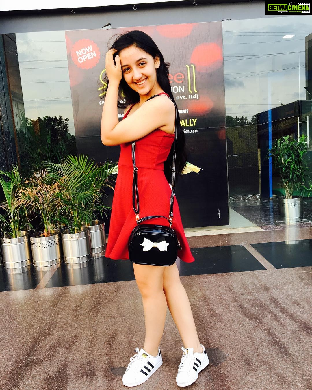 Ashnoor Kaur Instagram - 20 days of the shoot schedule already passed, and it feels like I've just started❤️😌 Time really flies!❤️ Sling bag by @twinkle_ur_needs #ashnoorkaur #hyderabad #hyderabaddiaries #ashnoor #timeflies Hyderabad