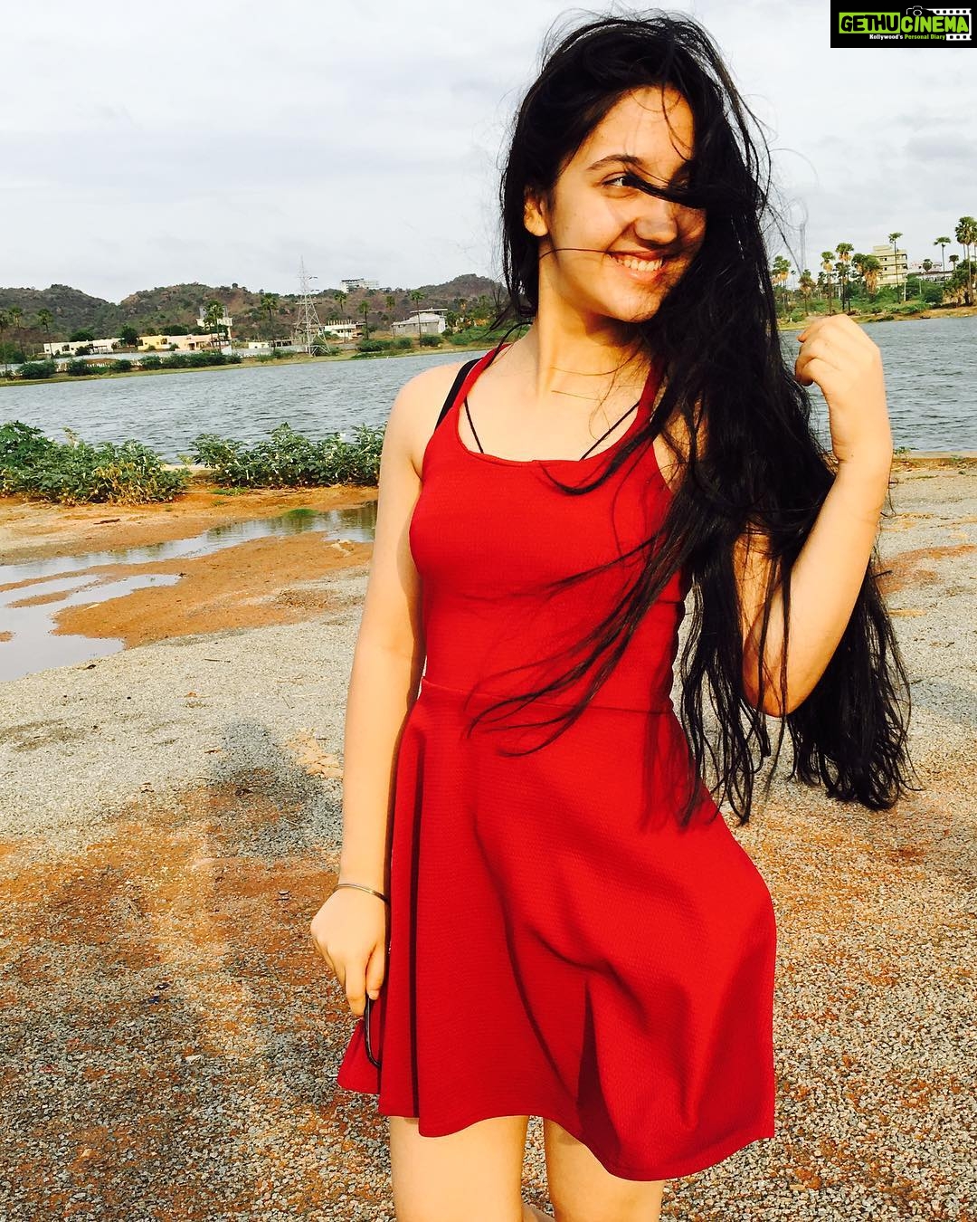 Ashnoor Kaur Instagram - 1st day of shoot❤️ lovely view😍 #ootd #hyderabaddiaries #ashnoor #ashnoorkaur #1stdayofshoot #beautiful #location pretty dress by @loveable_creations90 .. loved it❤️ Hyderabad