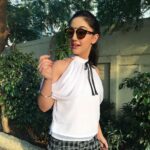Ashnoor Kaur Instagram - //Fashion can be bought, but style one must possess❤️// lovely top n glares by @fashion_junction29 #nature #naturelove #fashion_junction29 #ashnoor #ashnoorkaur #glares #reflectinglares #lovelytop
