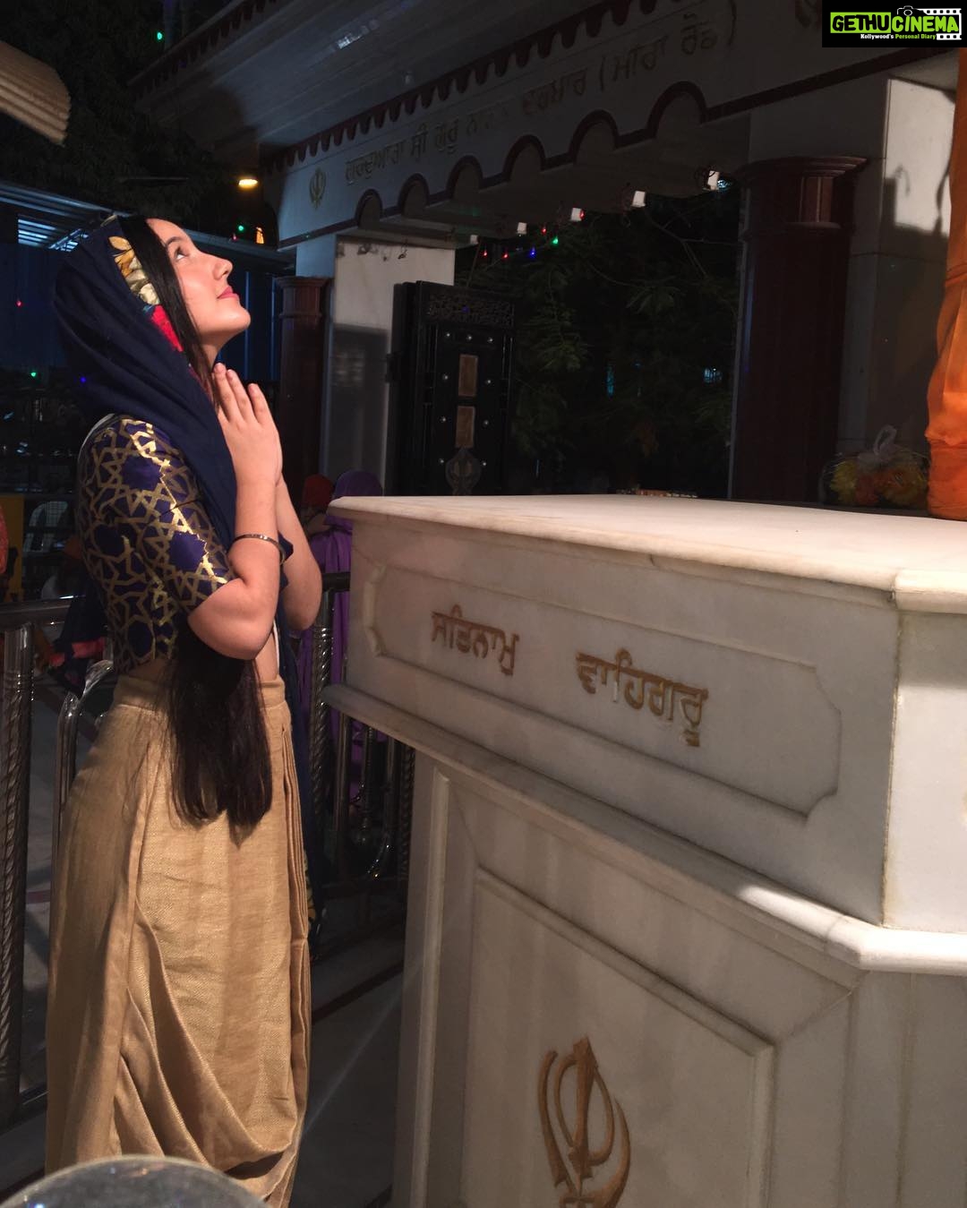 Ashnoor Kaur Instagram - Starting d new year with d blessings of Babaji!🙏🏻 feeling blessed already!😇 ❤️ gorgeous dress by @rishmaanstylehub #freshstart #newbegging #newstart #newbeggings #ashnoor #ashnoorkaur #babaji #waheguru #waheguru🙏 #wahegurumeharkare #waheguruji #gurudwara #gurudwarasahib