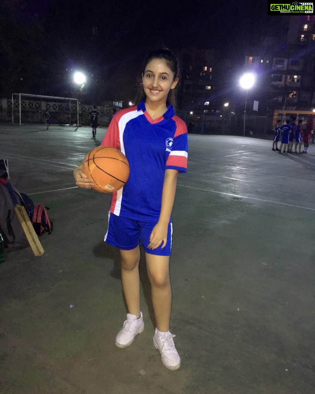 Ashnoor Kaur Instagram - First day of basketball classes 🏀🏀only 2 days passed by since I joined in n i think m already in love with dis game!😍#loveforbasketball🏀 #ashnoorkaur #ashnoor #sports #basketball