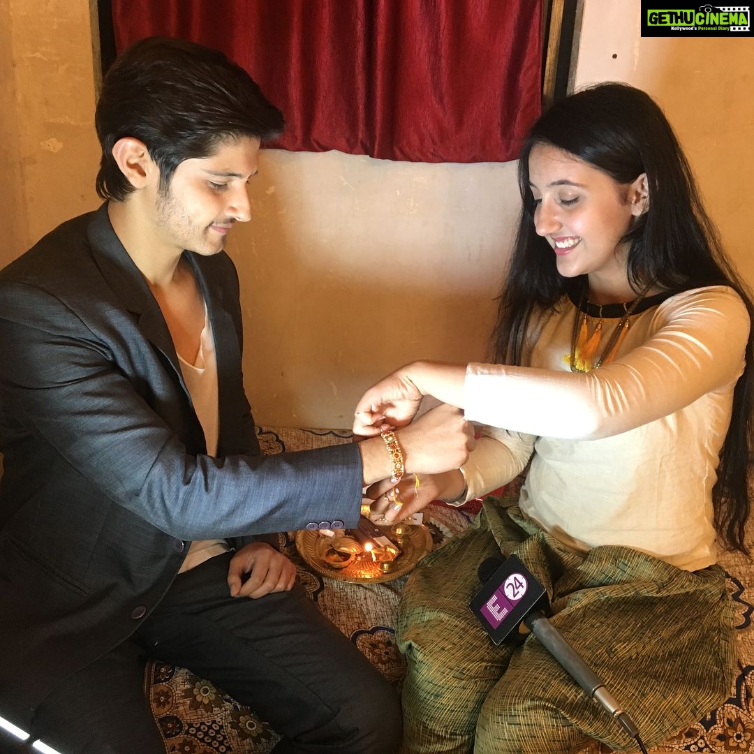 Ashnoor Kaur Instagram - Celebrated Raksha Bandhan with @rohanmehraa and E24❤️ this story will come at 12:28pm and then the repeat at 4:00pm on E24❤️ #HappyRakshaBandhan My outfit and jewellery by @just4u_shopping Juttis by @alexbrown.in