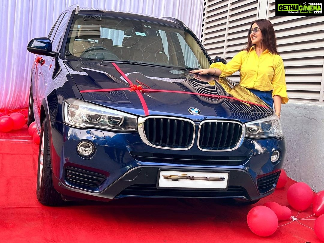 Ashnoor Kaur Instagram - Ticked off the 1st thing from my 18th’s bucket list- My first self earned car♥️ #NewBaby #BirthdayGift Thank you universe, thanks mom-dad… #Grateful #Happy18ToMe #BMWx3 . . . Wearing @notsopink.in
