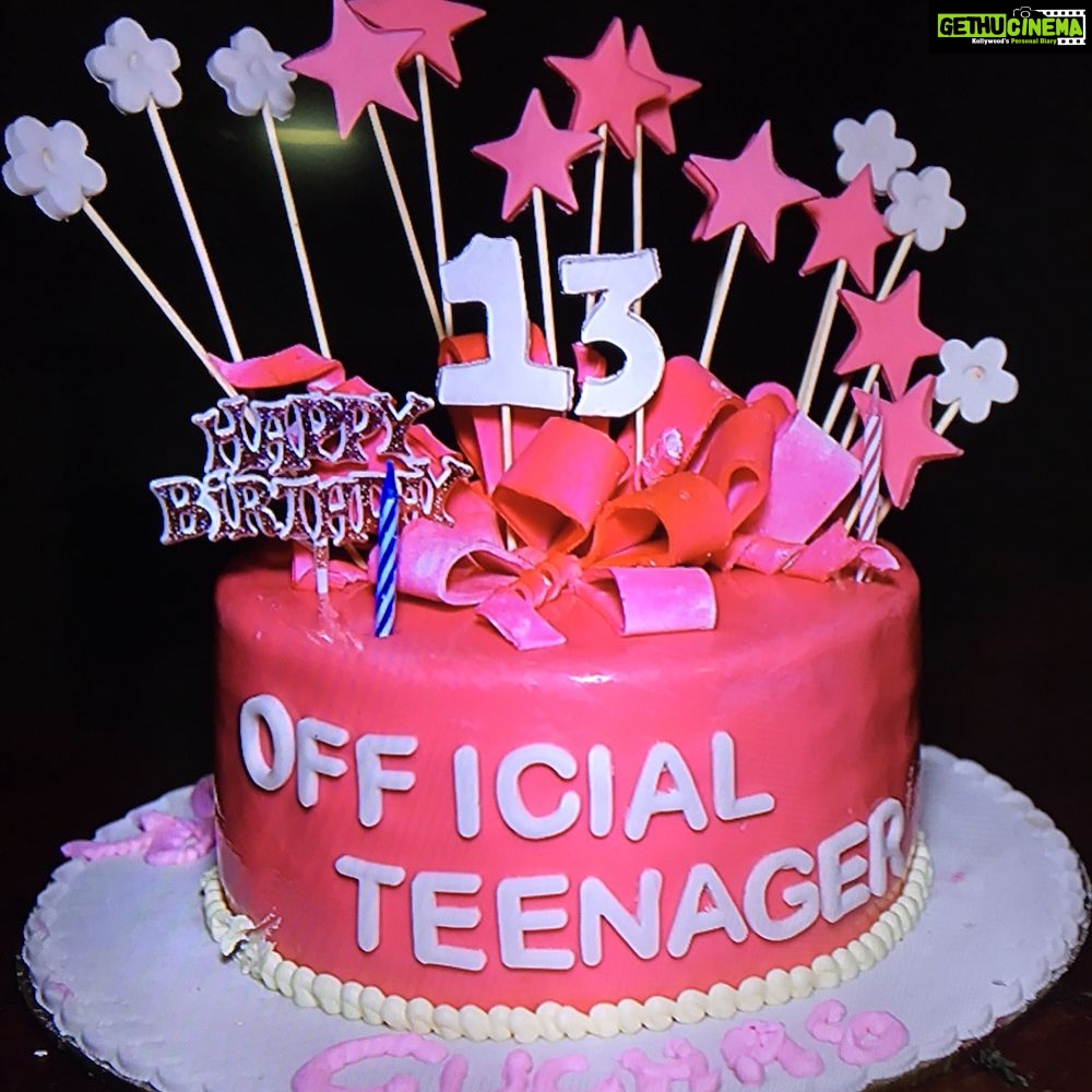 Ashnoor Kaur Instagram - Cake cutting pics❤️ yeah 'Official Teenager' now! Yay🎉 love u all😘 Do See All The Pictures Guys!❤️ #ashnoor #ashnoorkaur #ashnoorsbirthday #ashnoors13th #cakecutting #loveuall #lovethesepeople Rude Lounge - Malad