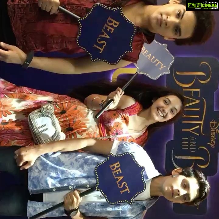 Ashnoor Kaur Instagram - Series of our boomerangs .. #aboutlastnight .. one slo-mo in d end ✌🏻️ #ashnoor #ashnoorkaur