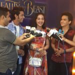 Ashnoor Kaur Instagram – Had a lovely time last night.. Tysm Disney for inviting me for d screening of ‘The Beauty And The Beast’ I loved it alottt!❤️ beautiful movie.. it took me in the fantasy world! N yes of course, it was much more fun meeting u both! @faisalkhan30 @vishaljethwa06 .. v guys rocked it man!  #beautyandthebeast #beourguest @disneyfilmindia @utvfilms  #ashnoorkaur #ashnoor #lovedit #vishaljetwa #faisalkhan