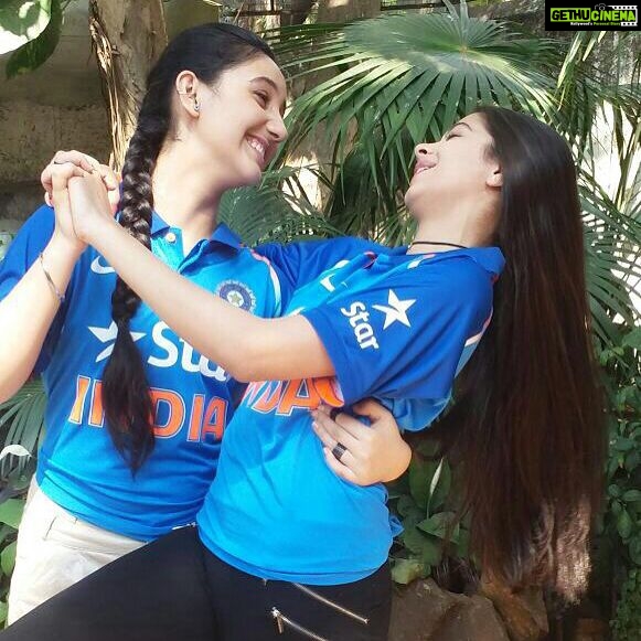 Ashnoor Kaur Instagram - Shot for 'star sports' with a really good friend of mine... rits❤️😘 ... n ehsaas Di , who I met after so long! I really enjoyed working with them!❤️ #ashnoorkaur #lovelovelove #shootshootshoot #shootmodeon #lovemywork #ashnoor #rits #ahsaaschanna #lovelycoactors