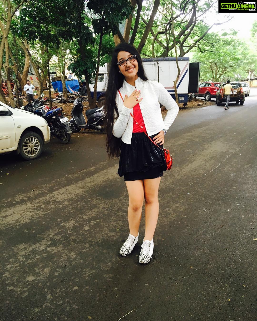 Ashnoor Kaur Instagram - Feel sooo good 2 cm in d set after such a long time .. Really.. Missed yrkkh a lot ! 😘💕 #ashnoor #yrkkh #Naira