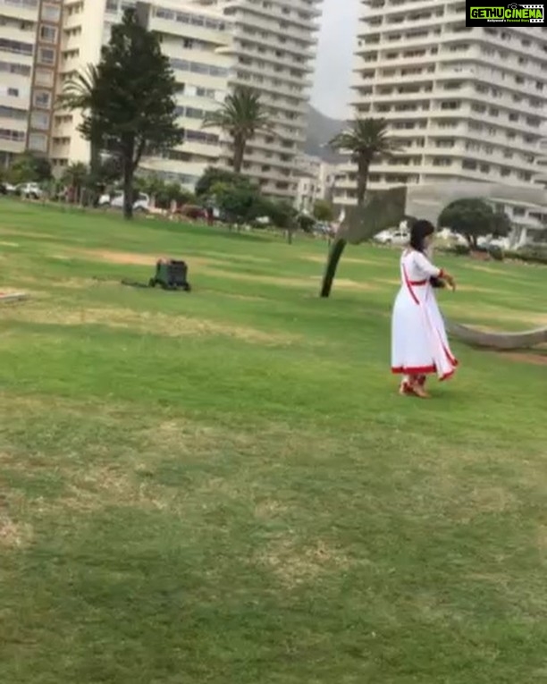 Ashnoor Kaur Instagram - Aftr watchin shivangi di's scene .. Mujhe apne introduction scene ki yaad aa gayi.. Same music, same white anarkali .. Feelin nostalgic .. Miss those days n Yrkkh.. #ashnoor #behindthecamera #nostalgic #introscene #yrkkh #yerishtakyakehlatahai #starplus #naira #😘