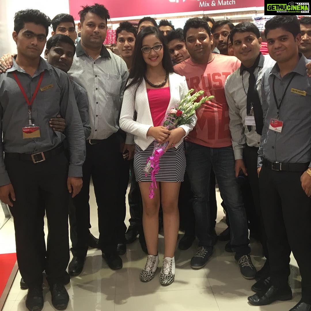 Ashnoor Kaur Instagram - #reliancetrends #fashionshow #withthestaff #ashnoor #delhidiaries #😘 Noida,New Delhi