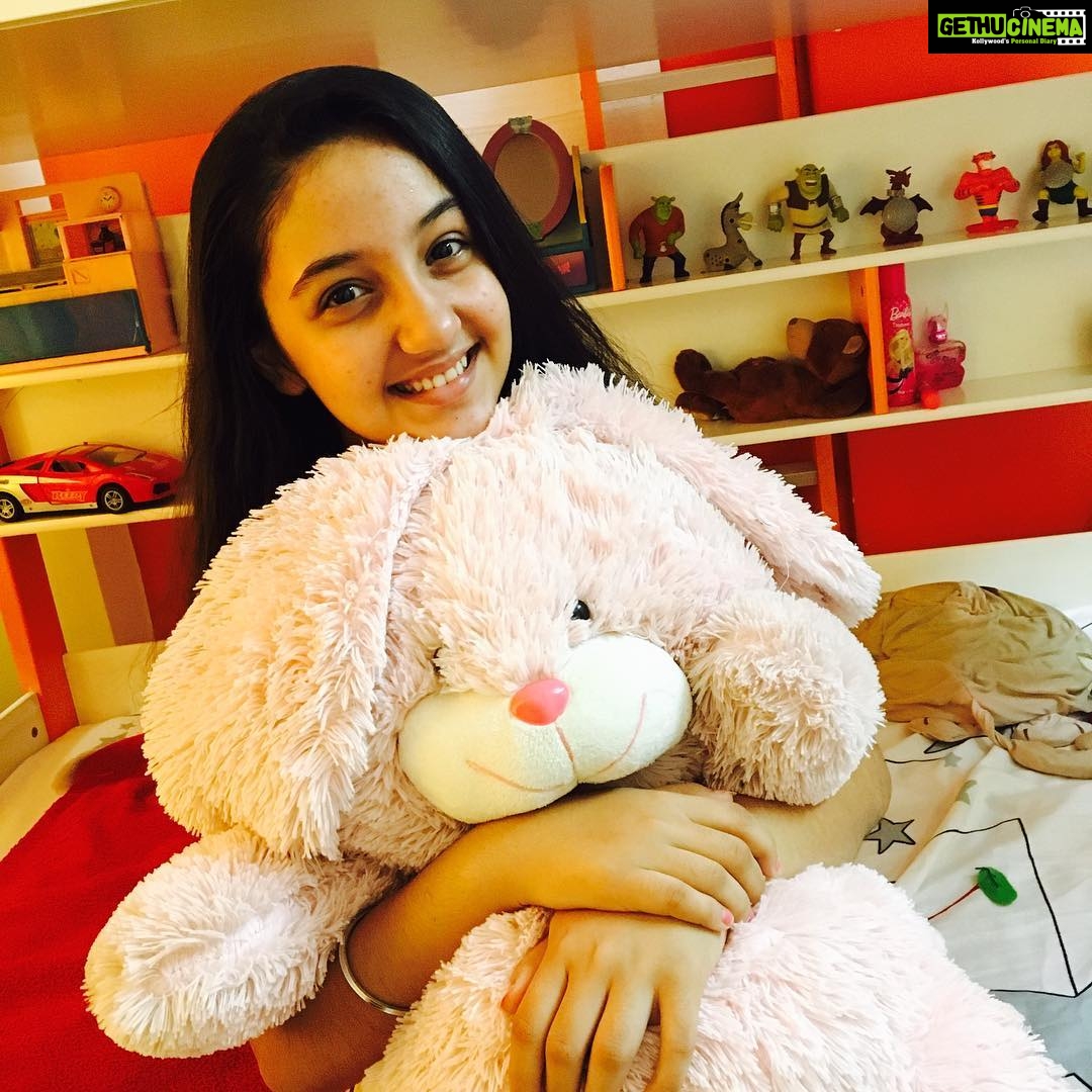 Ashnoor Kaur Instagram - So d wait is over... Let's chat 😘 #ashnoorchatsession