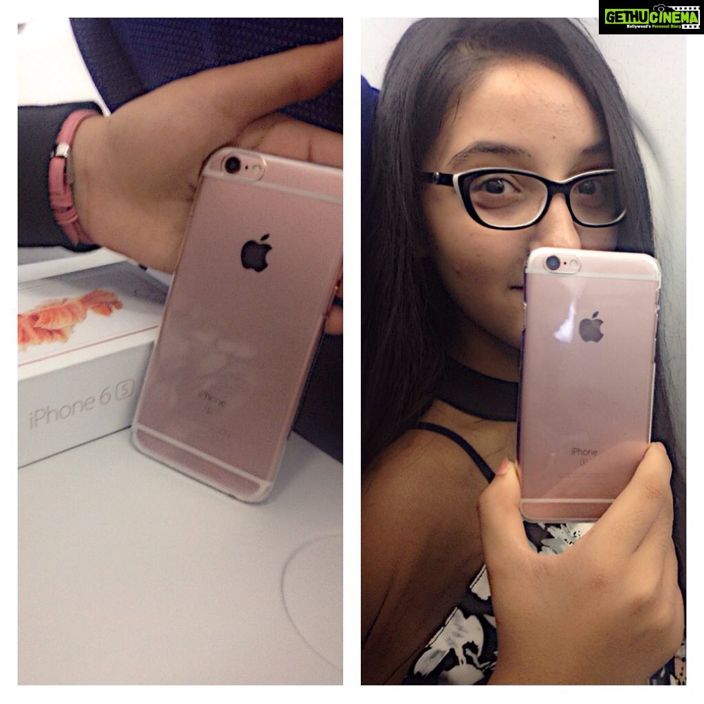 Ashnoor Kaur Instagram - Pa's surprise ! #iphone6s #rosegold #best_suprise_ever! #loveit! #ashnoor n ya.., delhi ... M cmin!!