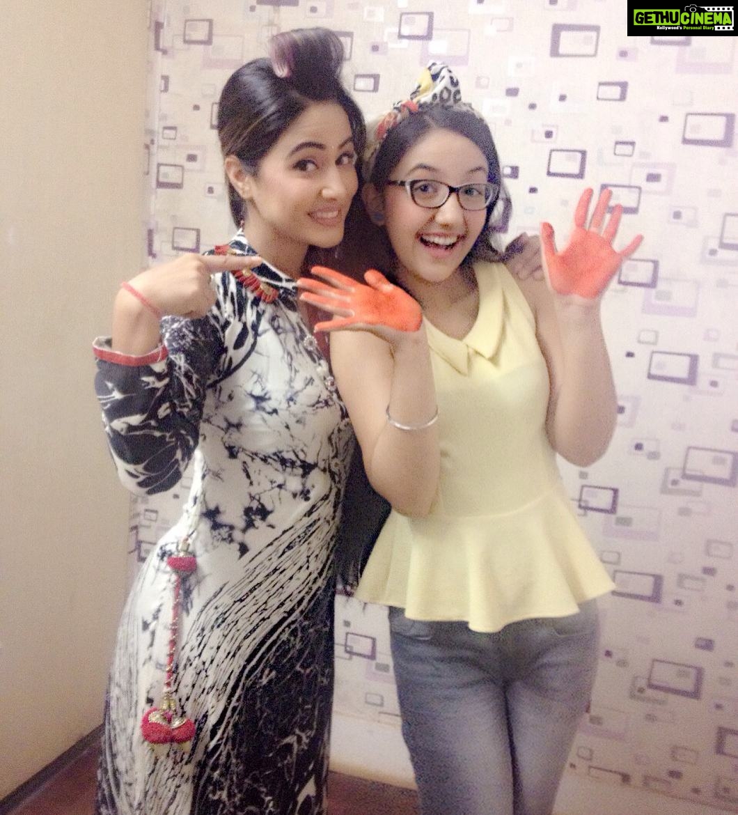Ashnoor Kaur Instagram - Another day of shoot.. #momdaughterday #shootingflashback #love #ashnoor #hina #akshara #naira #yrkkh #yerishtakyakehlatahai #😘