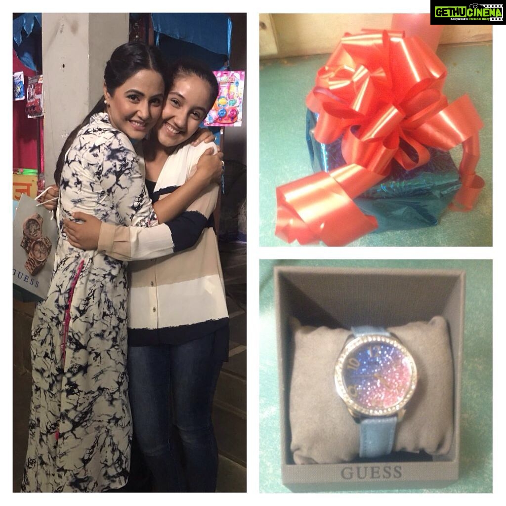 Ashnoor Kaur Instagram - Thanx Hina Di 4 d farewell gift! Love u ! #aahnoor #hina #naira #akshara #offscreen #Yrkkh #yerishtakyakehlatahai #starplus #😘 #motherdaughter Film City