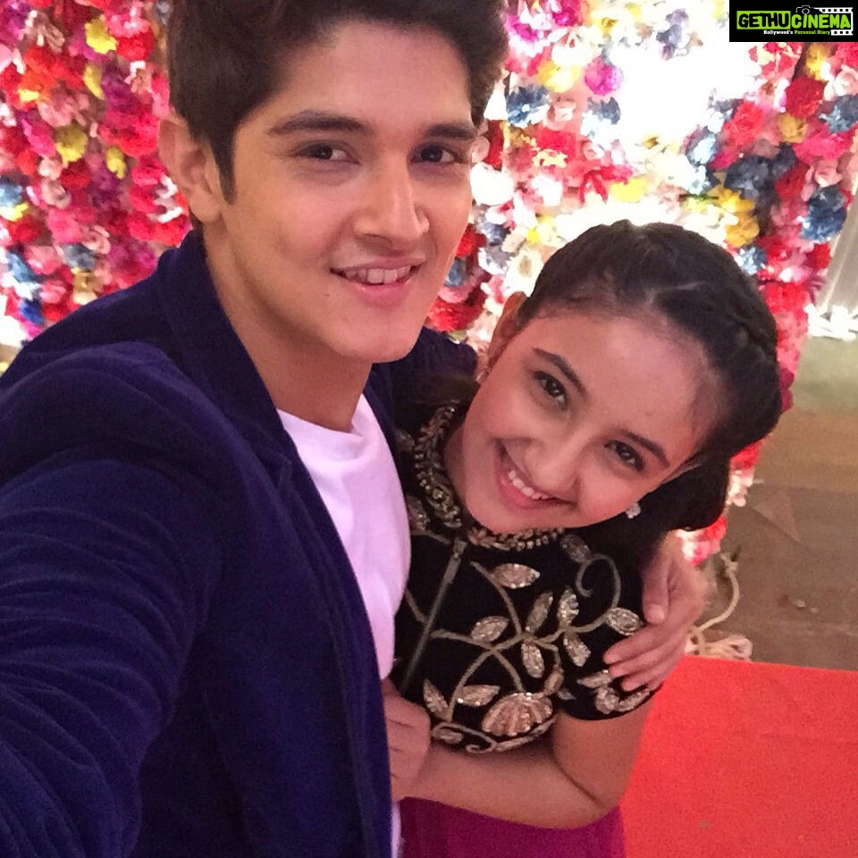 Ashnoor Kaur Instagram - With my B-bro😘 #funonsettoday #bestsibilingsever #naksh #naira #yrkkh #fun #instafun #yrkkhdairies #starplus