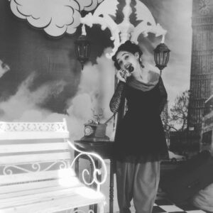 Ashnoor Kaur Instagram - Mere piya gaye Rangoon!! Wahan se kiya hai telephone !😁